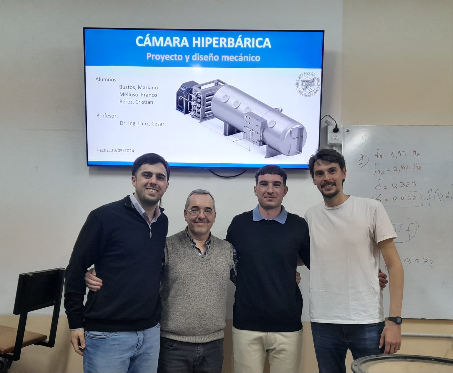Con capacidad para ocho personas, el dispositivo está diseñado con materiales nacionales. Su utilidad es el tratamiento desde la intoxicación con monóxido de carbono a la cicatrización de lesiones crónicas.
